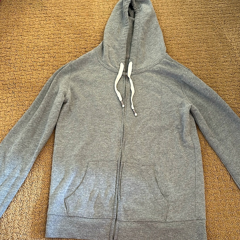 Come zip up/sleepwear! Zipper is working great, no stains, holes, or tears!